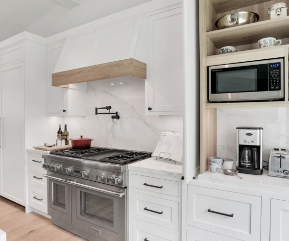 MODERN FARMHOUSE KITCHEN