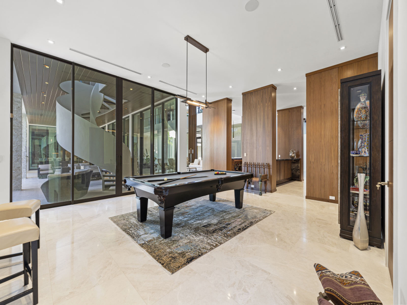 Stainless-Steel-Sass-Meets-Walnut-Class-11