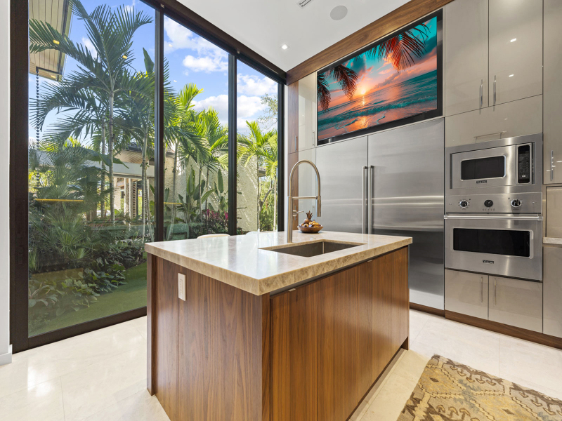 Stainless-Steel-Sass-Meets-Walnut-Class-2