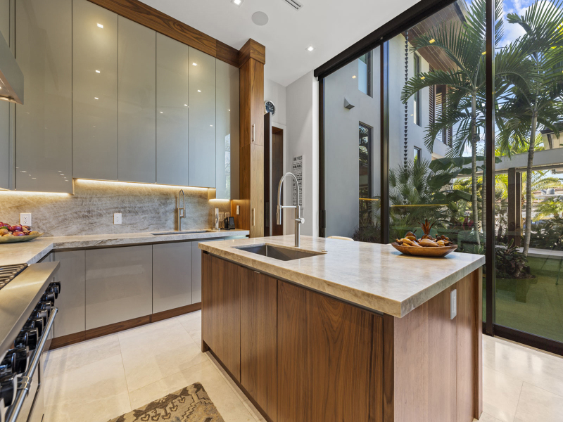 Stainless-Steel-Sass-Meets-Walnut-Class-4