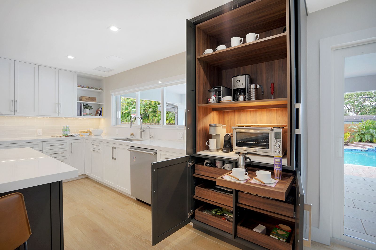 White Kitchen with Dark Cabinets for a Nice Kitchen Design in Pinecrest, Palmetto Bay, Coral Gables, Key Largo, Miami